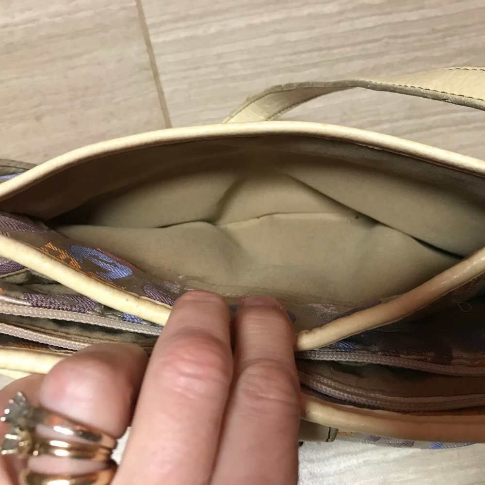 Aigner Purse - Picture 7 of 8